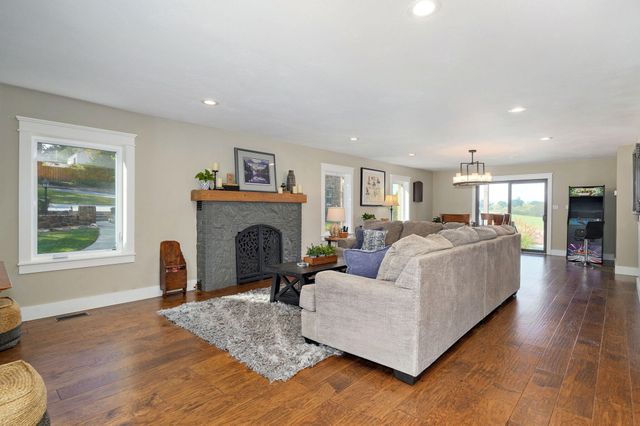 1100 E Robertson Street, Ozark, MO 65721