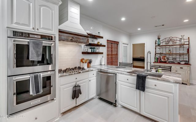 708 Oak Trail, Canton, MS 39046