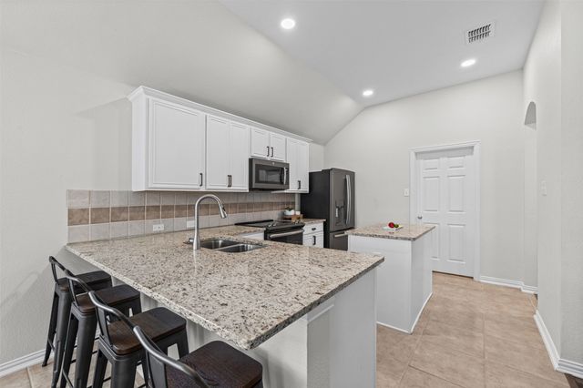 6401 Orange Blossom Drive, Midlothian, TX 76065