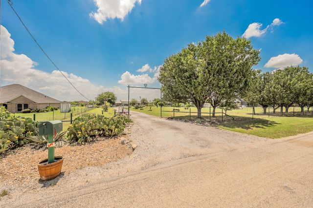 501 Country Lane, Haslet, TX 76052