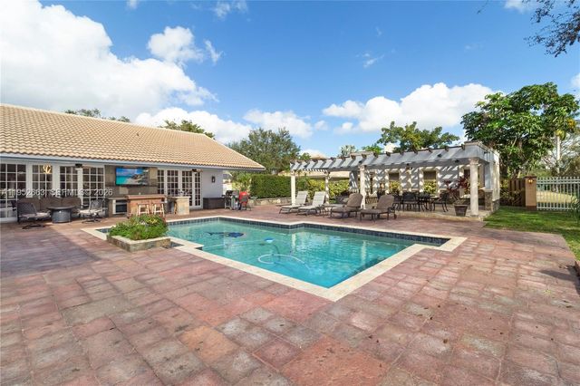 9290 NW 14th Ct, Coral Springs, FL 33071