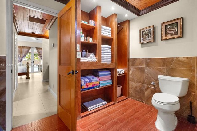 9290 NW 14th Ct, Coral Springs, FL 33071