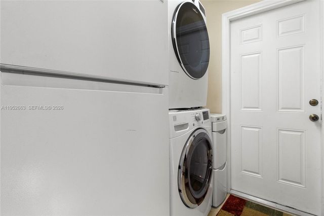 9290 NW 14th Ct, Coral Springs, FL 33071