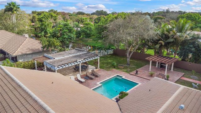 9290 NW 14th Ct, Coral Springs, FL 33071