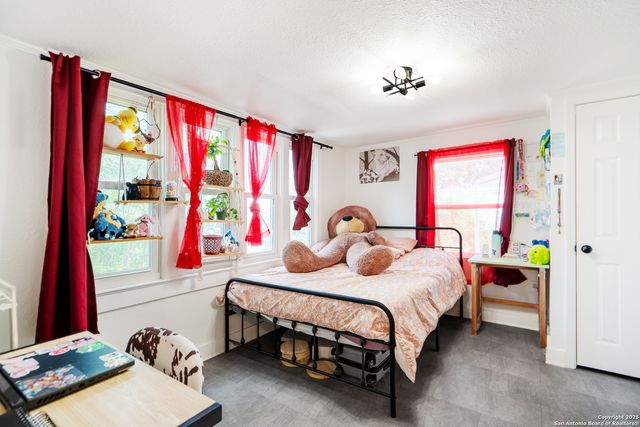 136 John Page, San Antonio, TX 78228