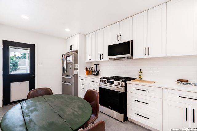 136 John Page, San Antonio, TX 78228