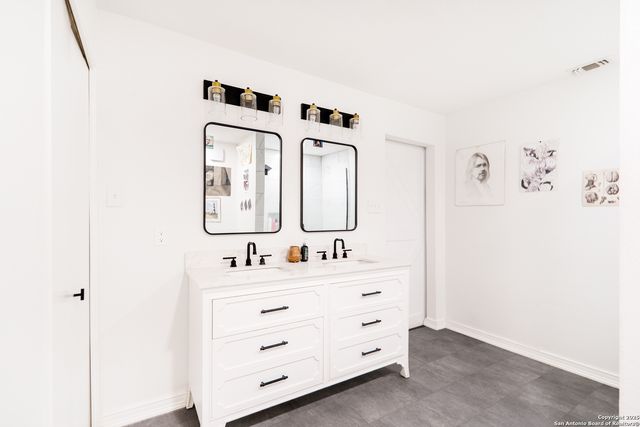 136 John Page, San Antonio, TX 78228