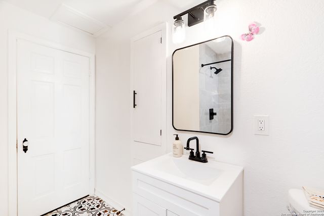 136 John Page, San Antonio, TX 78228