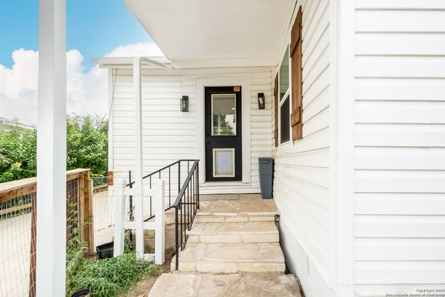 136 John Page, San Antonio, TX 78228