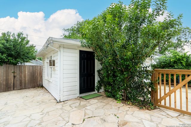 136 John Page, San Antonio, TX 78228