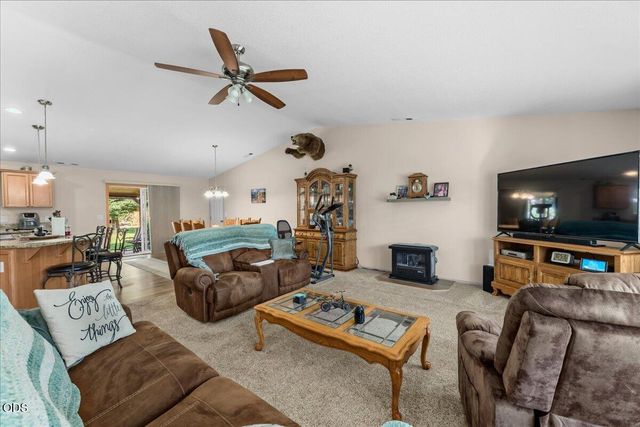 5786 Riverbanks Road, Grants Pass, OR 97527
