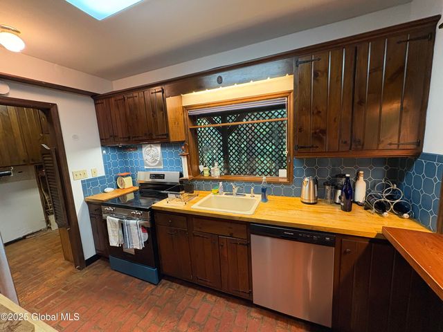 36 Hoffman Road, Milton, NY 12866