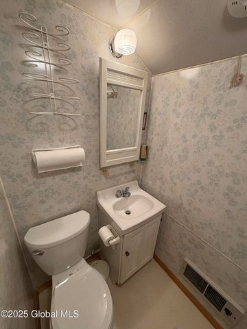 36 Hoffman Road, Milton, NY 12866