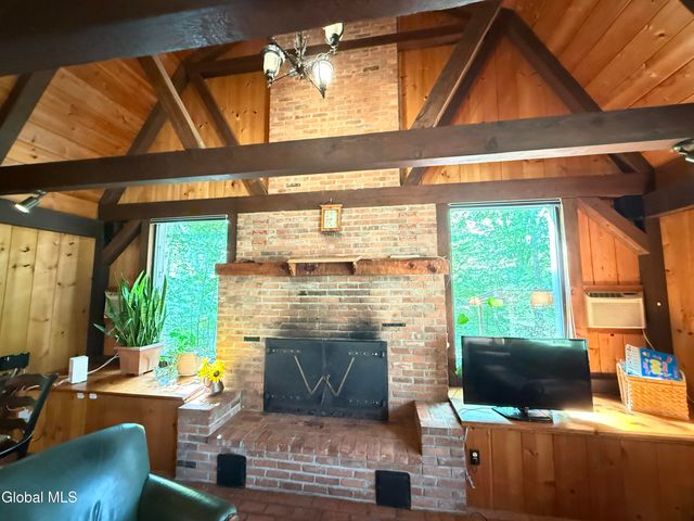 36 Hoffman Road, Milton, NY 12866