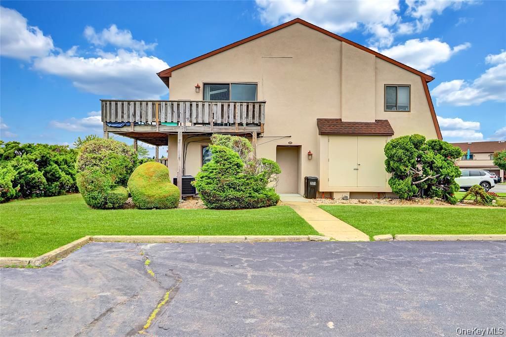 1 Anchorage Way 201, Freeport, NY 11520