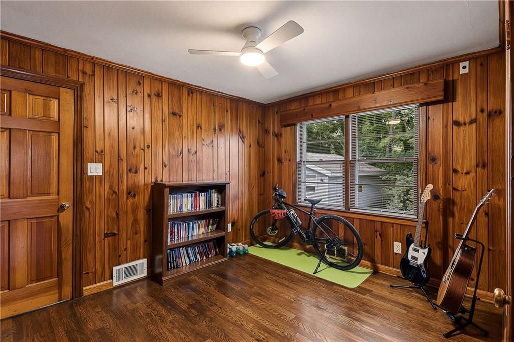 Image 13 of property listing at 755 Iris Terrace, Decatur, GA 30033