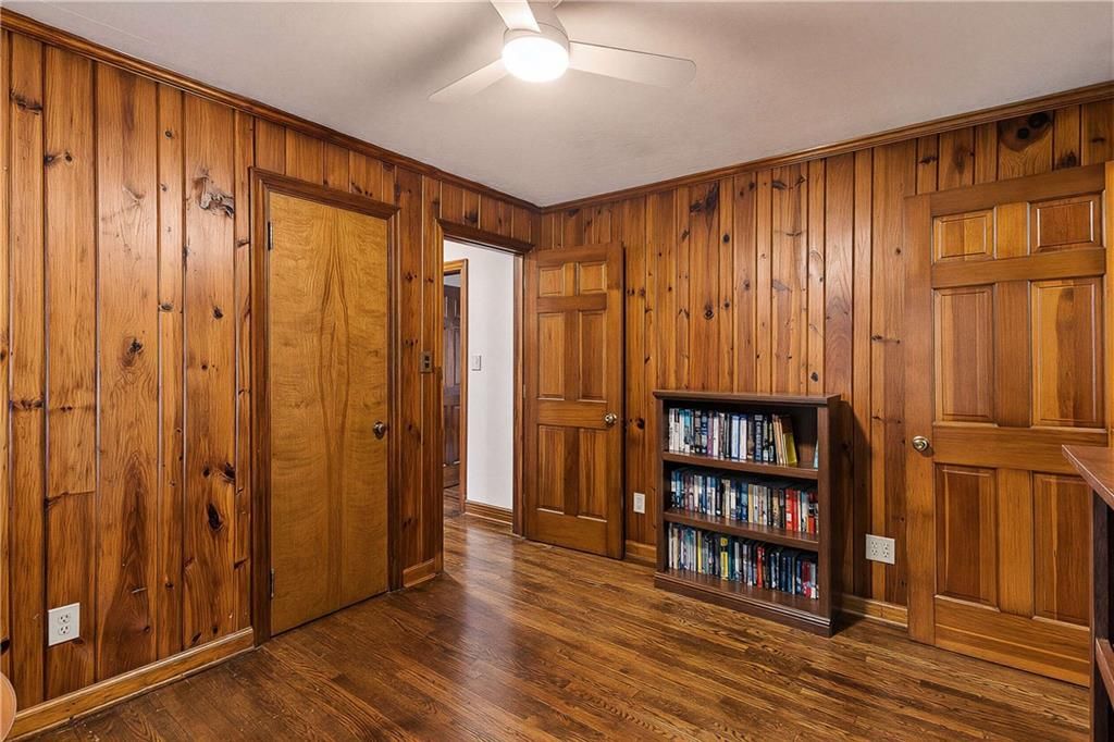 Image 14 of property listing at 755 Iris Terrace, Decatur, GA 30033