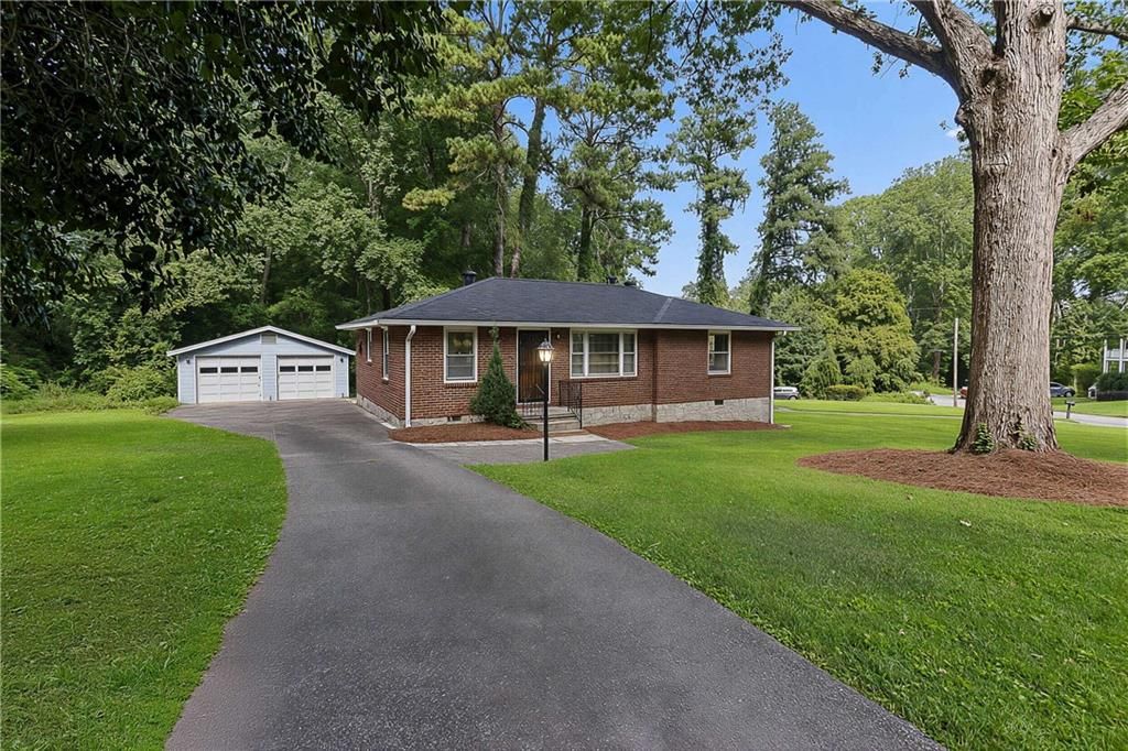 Image 2 of property listing at 755 Iris Terrace, Decatur, GA 30033
