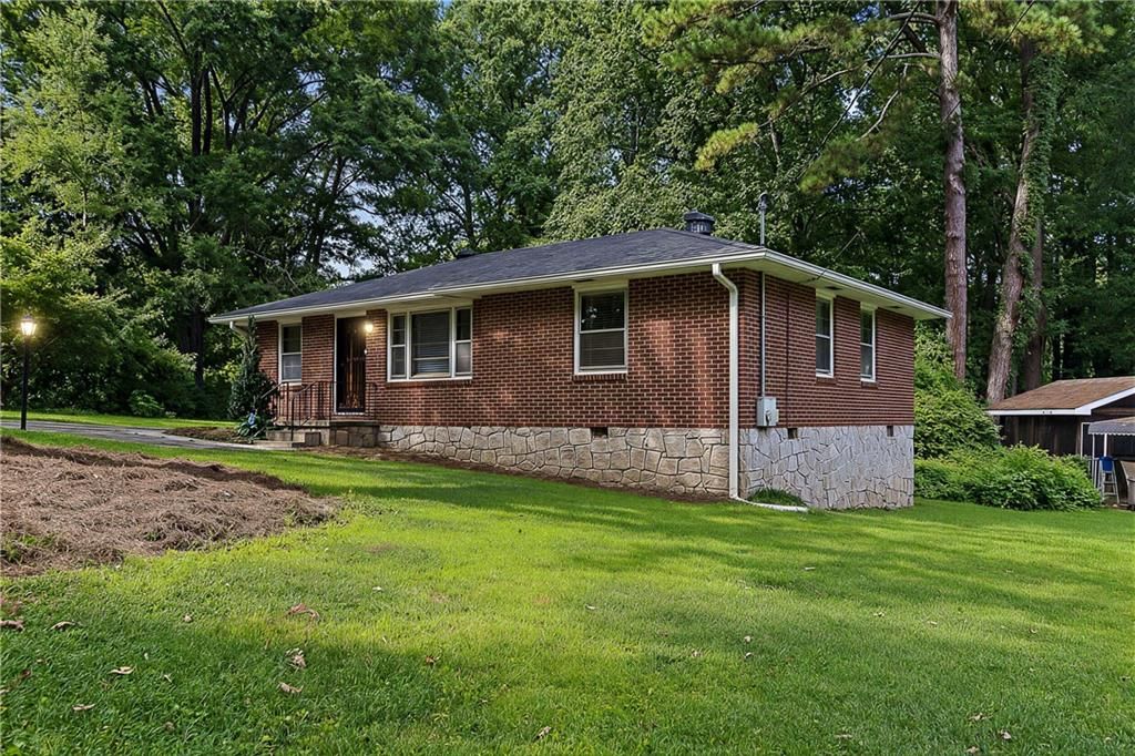 Image 22 of property listing at 755 Iris Terrace, Decatur, GA 30033