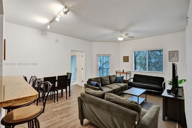 6001 SW 70th St 252, South Miami, FL 33143