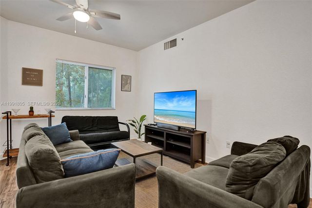 6001 SW 70th St 252, South Miami, FL 33143