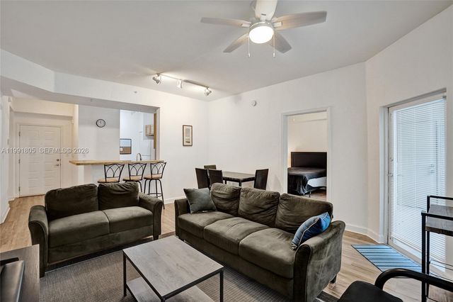 6001 SW 70th St 252, South Miami, FL 33143