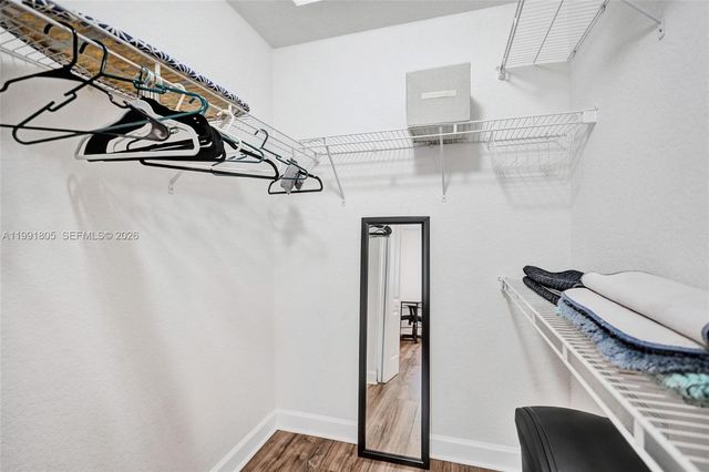 6001 SW 70th St 252, South Miami, FL 33143