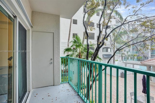 6001 SW 70th St 252, South Miami, FL 33143