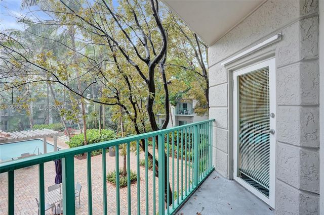 6001 SW 70th St 252, South Miami, FL 33143