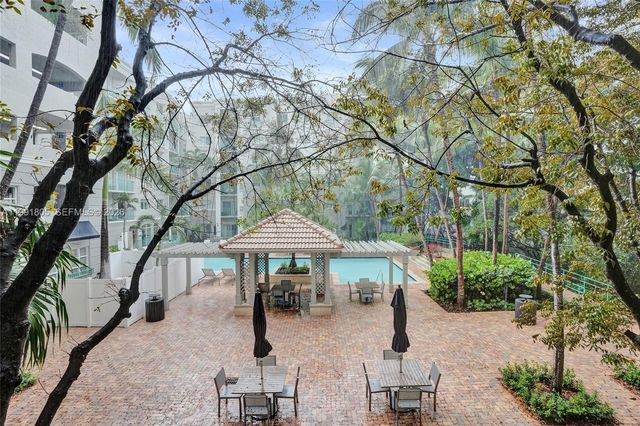 6001 SW 70th St 252, South Miami, FL 33143