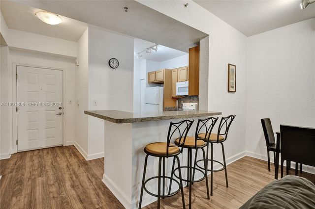 6001 SW 70th St 252, South Miami, FL 33143