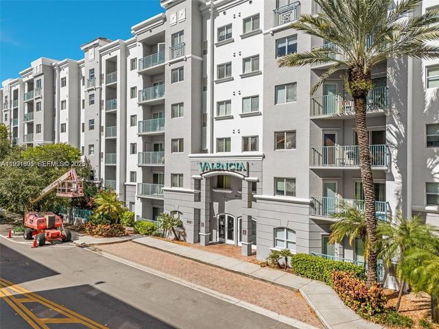 6001 SW 70th St 252, South Miami, FL 33143