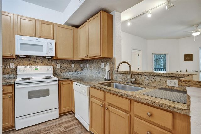 6001 SW 70th St 252, South Miami, FL 33143