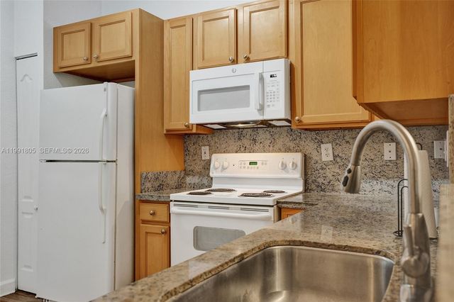 6001 SW 70th St 252, South Miami, FL 33143