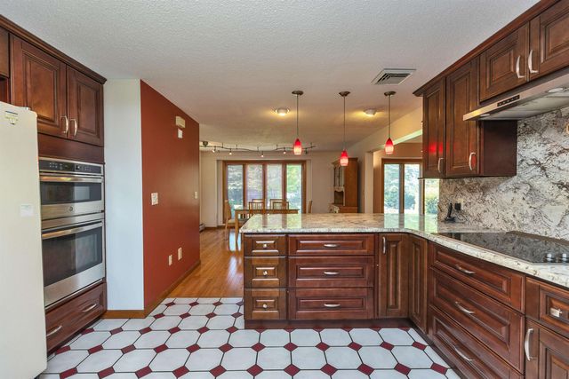 8 Longview Drive, Bow, NH 03304
