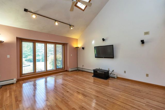 8 Longview Drive, Bow, NH 03304