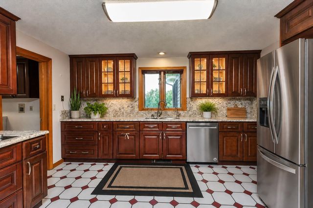 8 Longview Drive, Bow, NH 03304
