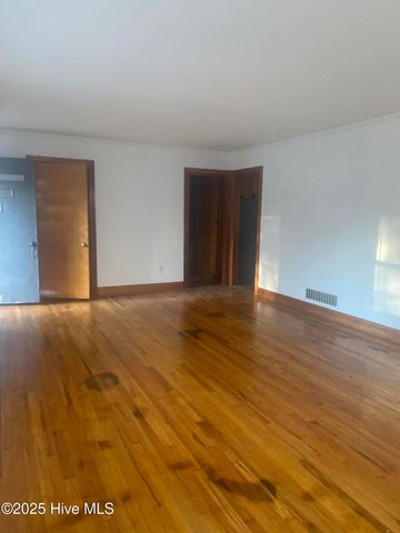 425 W New Jersey Avenue, Southern Pines, NC 28387