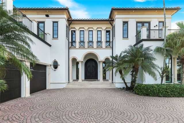 1450 Gulfstar DR S, Naples, FL 34112