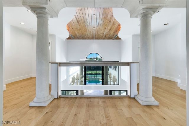 1450 Gulfstar DR S, Naples, FL 34112