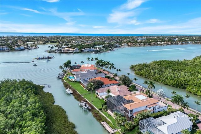 1450 Gulfstar DR S, Naples, FL 34112