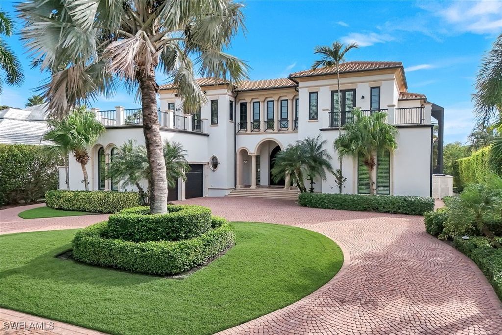 1450 Gulfstar DR S, Naples, FL 34112