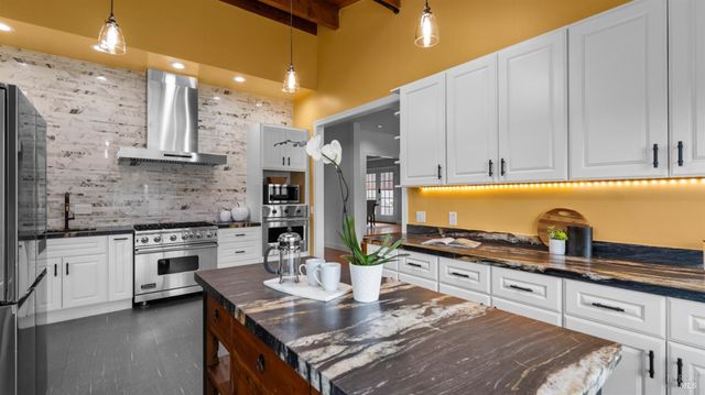 723 Alice St, Novato, CA 94945