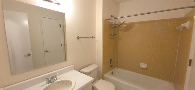 190 Barrington Drive Drive E, Roswell, GA 30076