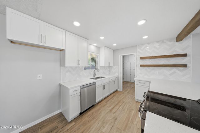 9603 W PURDUE Avenue, Peoria, AZ 85345