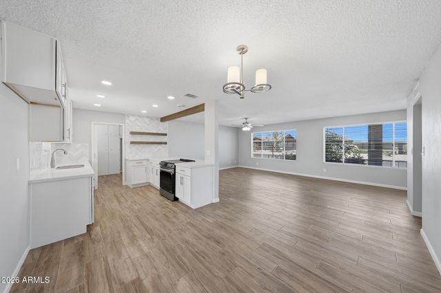 9603 W PURDUE Avenue, Peoria, AZ 85345