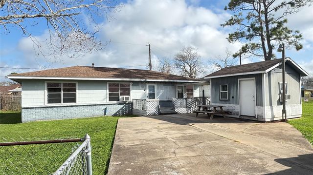 116 W Mahan Street, Richwood, TX 77531