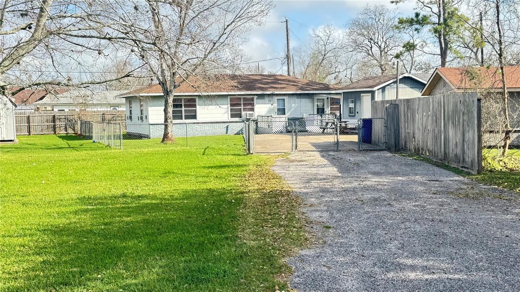 116 W Mahan Street, Richwood, TX 77531