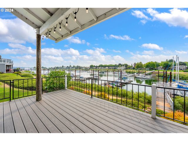 540 N HAYDEN BAY Dr, Portland, OR 97217