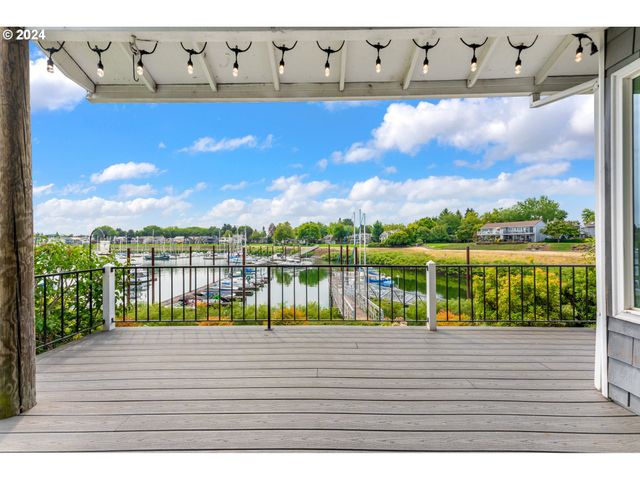 540 N HAYDEN BAY Dr, Portland, OR 97217